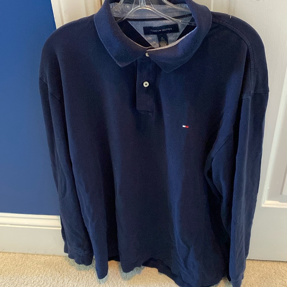 TOMMY HILFIGER MEN’S LONG SLEEVE KNIT SHIRT. SIZE XL.